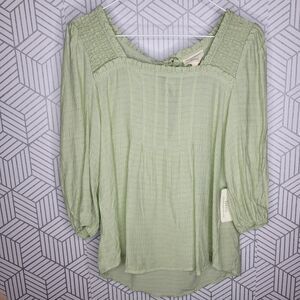 NWT Flower & Feather Sz Medium Blouse